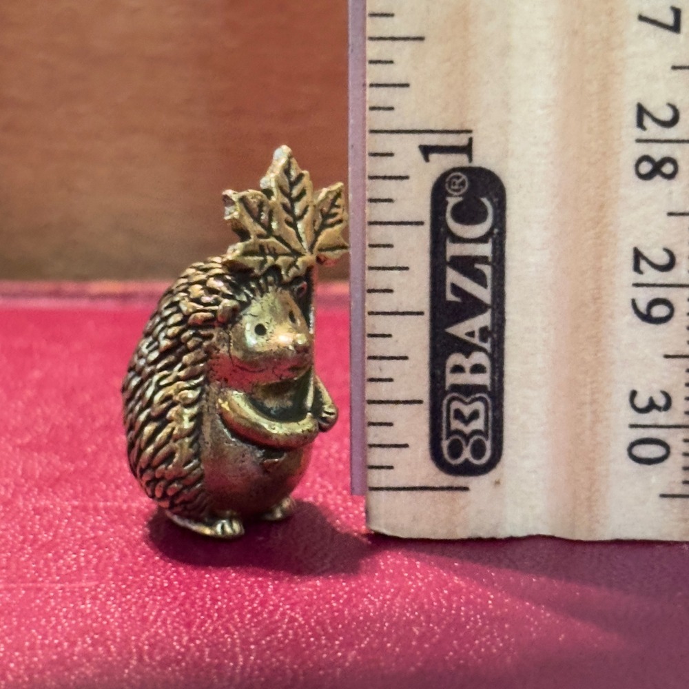 BG16 Hedgehog Figurine Gold Tone Miniature Leaf Umbrella Vintage Style 1in - Picture 7 of 7